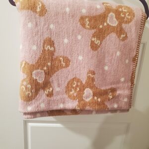 Gingerbread Patterned Pink Throw Blanket